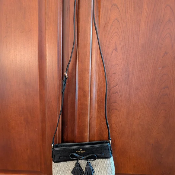 Kate Spade Crossbody Bag purse Black and Cream with Bow Detail - Picture 2 of 7